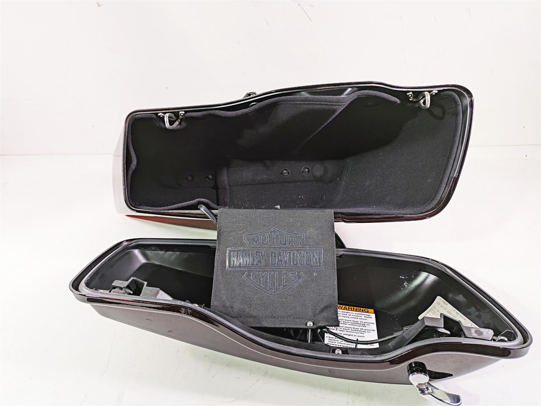 2017 Harley Touring FLHTKSE CVO E-Glide Right Saddlebag Black Garnet 90200412 {{ shop.shopifyCountryName }} - Mototech271