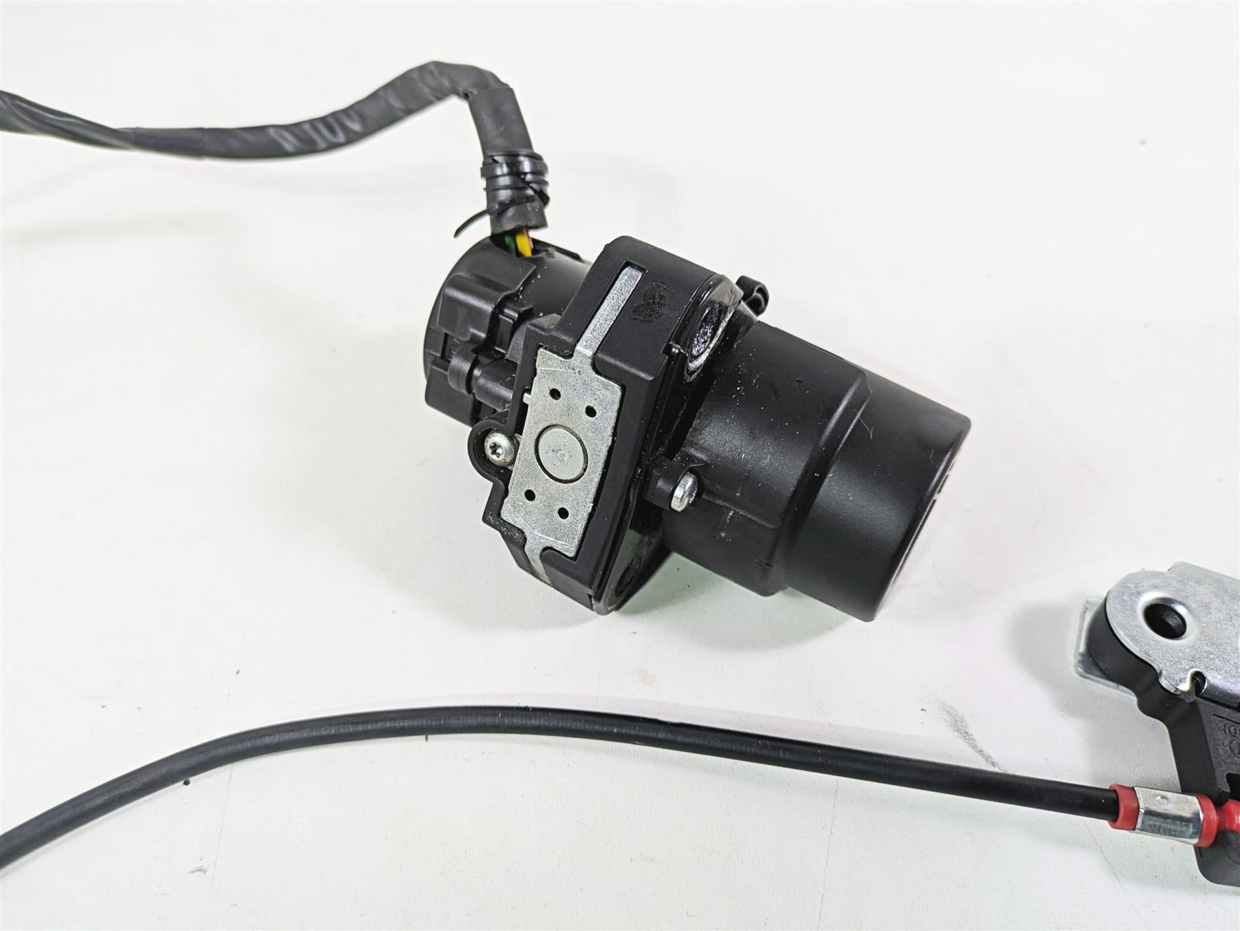 2022 Ducati Scrambler Desert Sled Cdi & Ignition Switch Key Set - Read 28641852A {{ shop.shopifyCountryName }} - Mototech271