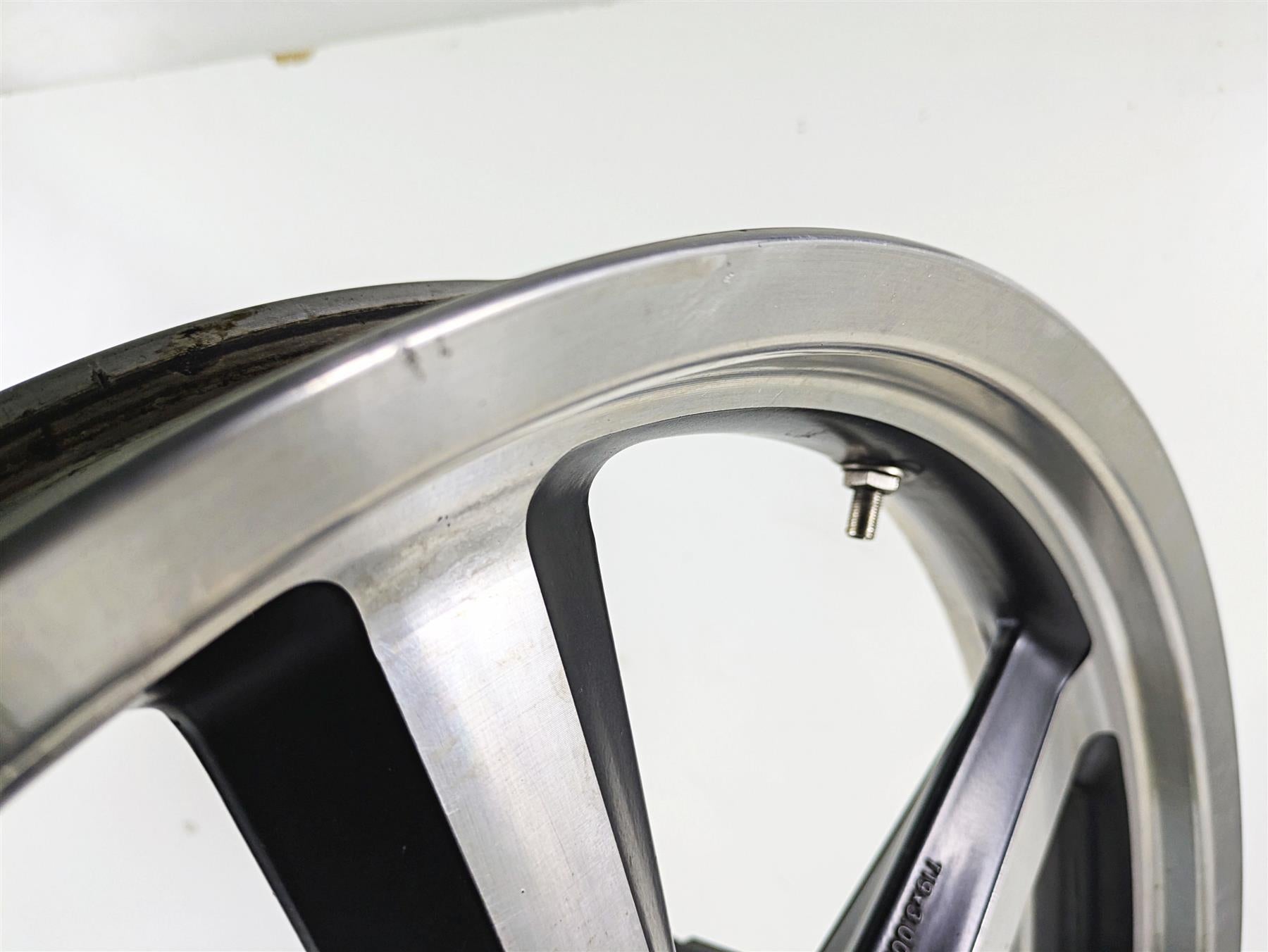 2012 Harley VRSCF Muscle V Rod Straight 19x3 Front Wheel 41670-09 {{ shop.shopifyCountryName }} - Mototech271