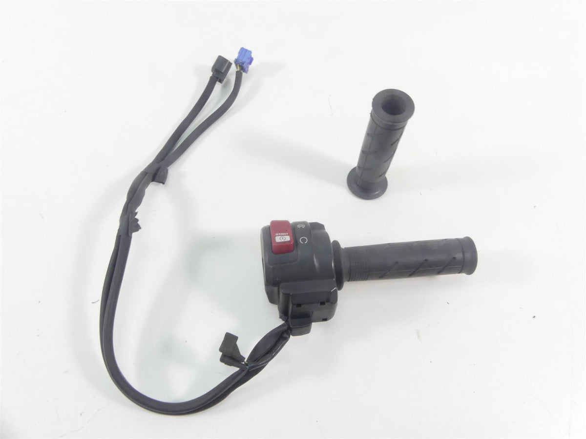 2018 Honda CBR1000 RR SC77 Right Hand Control Switch Grip Set 35135-MKF-D41 {{ shop.shopifyCountryName }} - Mototech271