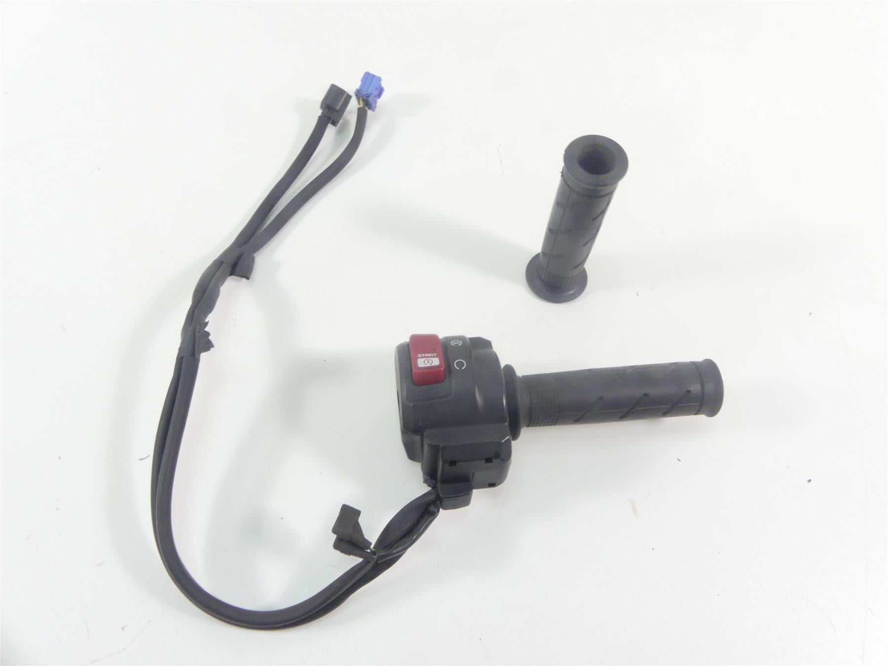 2018 Honda CBR1000 RR SC77 Right Hand Control Switch Grip Set 35135-MKF-D41 {{ shop.shopifyCountryName }} - Mototech271