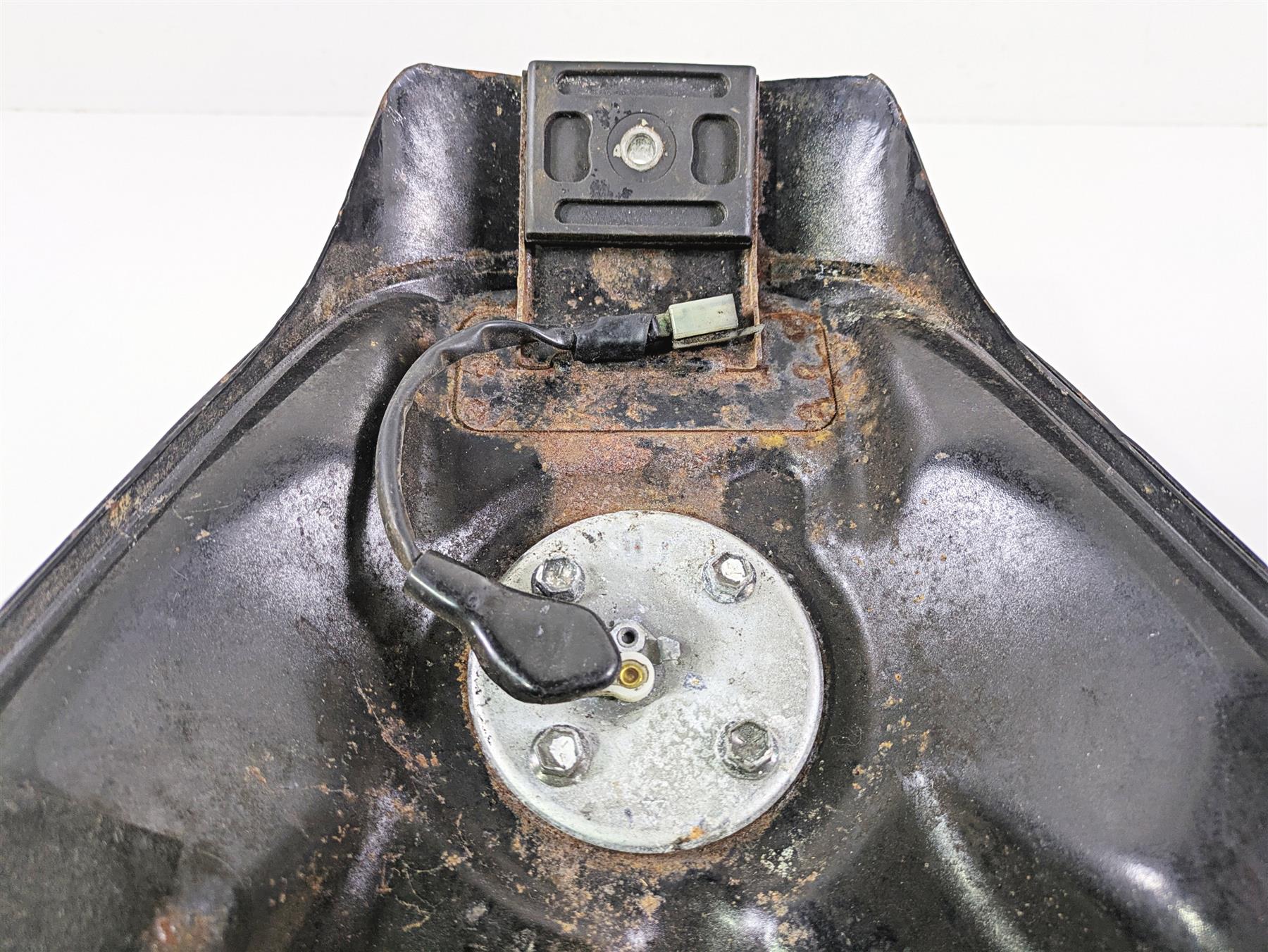 2004 Suzuki VL800 Intruder Volusia Fuel Gas Tank 44110-41F00-13L {{ shop.shopifyCountryName }} - Mototech271