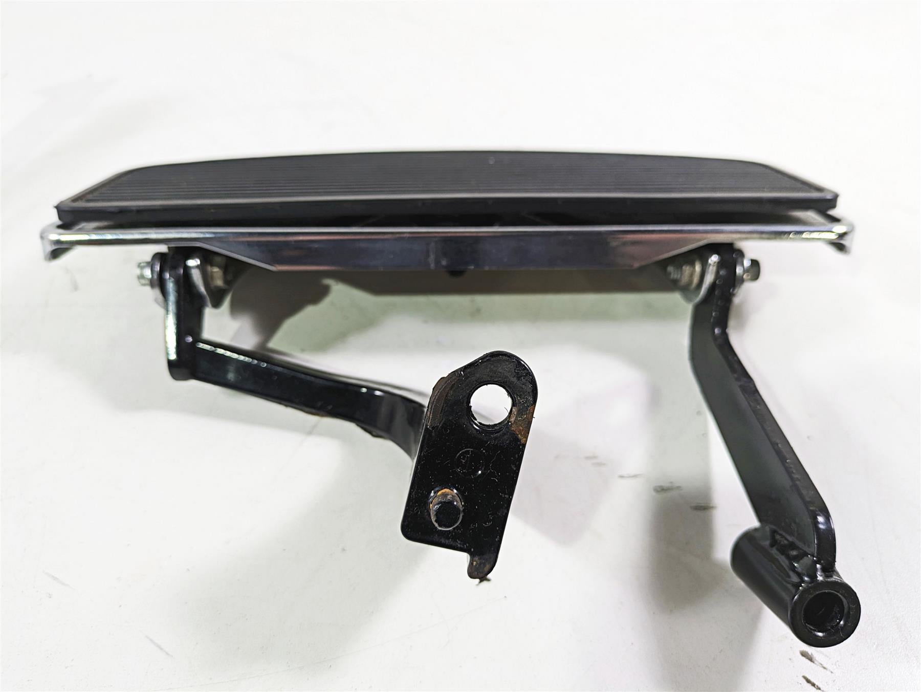 2020 Harley Touring FLHT Electra Glide Left Rider Floor Board & Shifter 50621-06 {{ shop.shopifyCountryName }} - Mototech271
