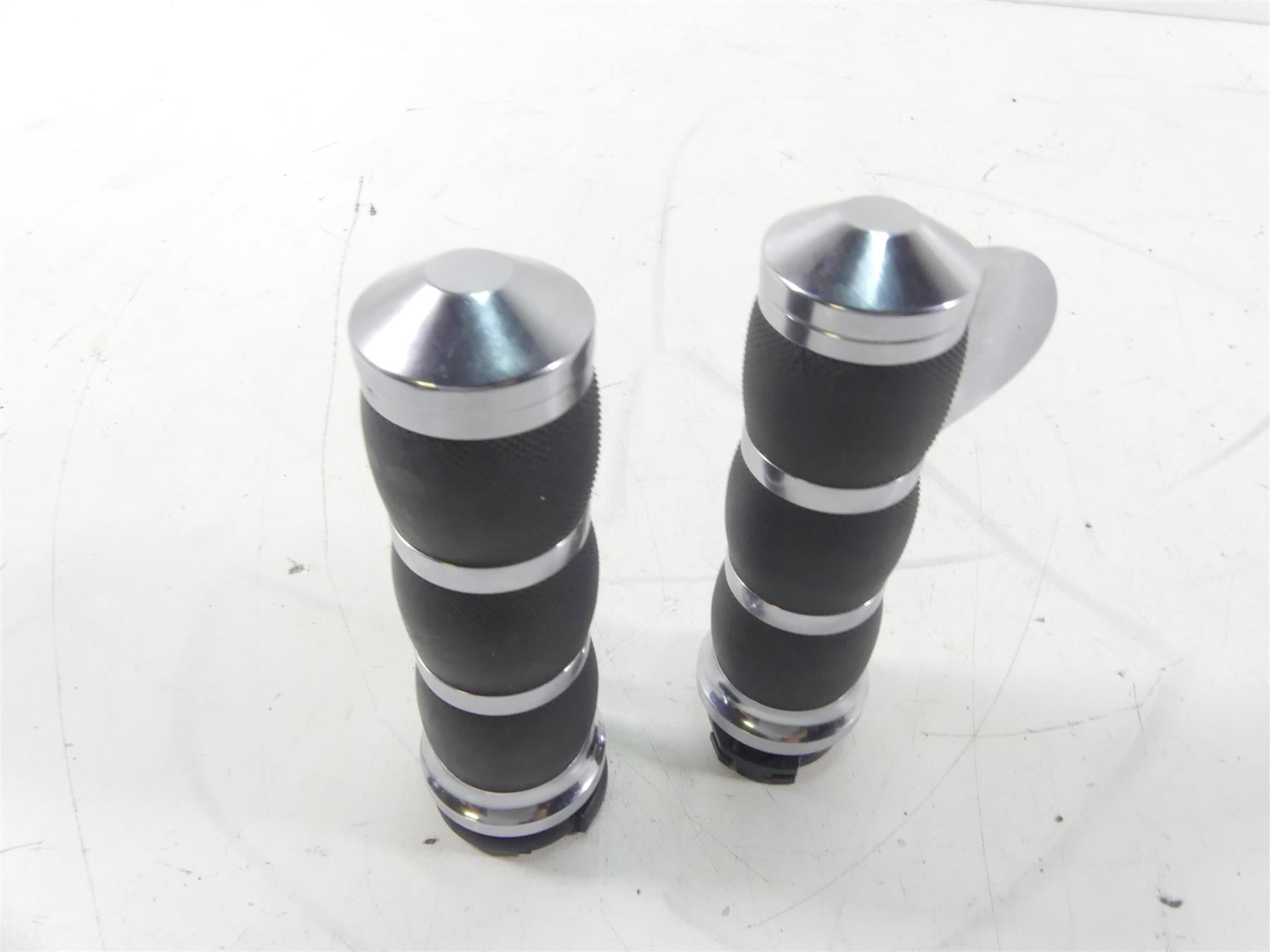 2005 Harley Softail FLSTSC Heritage Springer Hand Grip Cruise Control Set {{ shop.shopifyCountryName }} - Mototech271