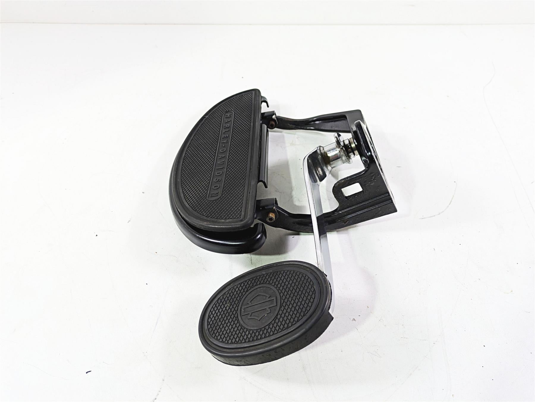 2008 Harley FLSTSB Cross Bones Right Floorboard & Brake Pedal Set 50600026 {{ shop.shopifyCountryName }} - Mototech271