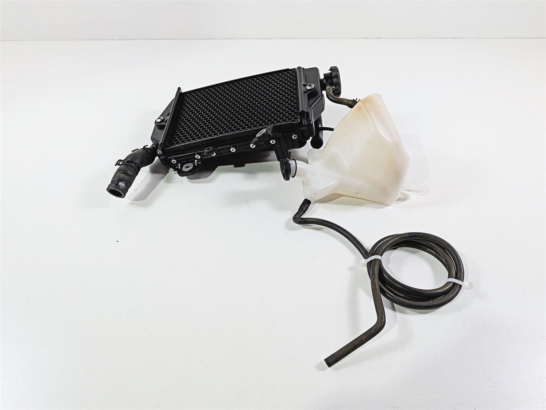 2022 Triumph Tiger 900 GT Pro Right Radiator Fan Reservoir Hoses T2104600 {{ shop.shopifyCountryName }} - Mototech271