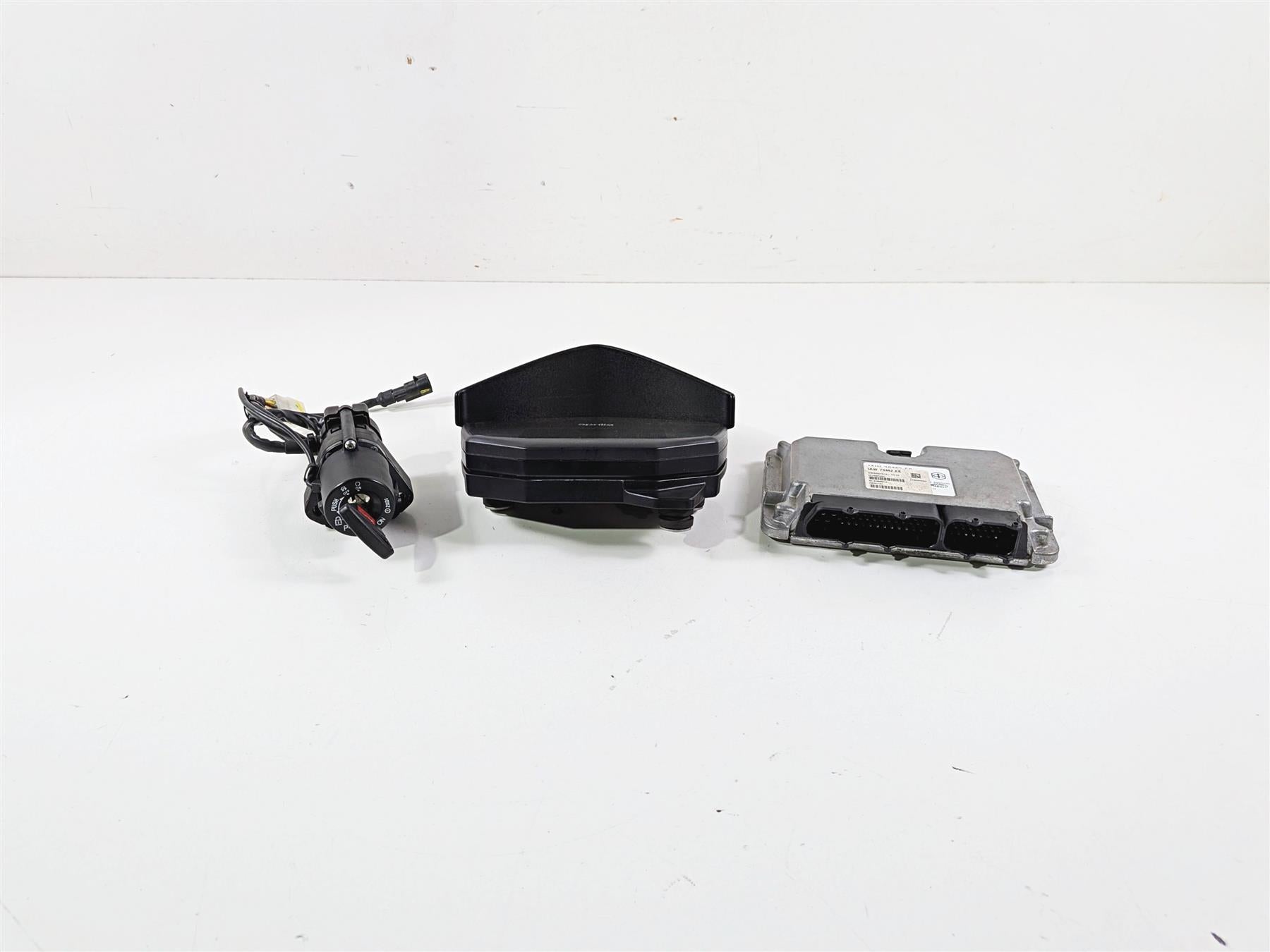 2018 Aprilia RSV4 RR Speedometer Cdi Ignition Switch Key Set 858580 2D000556 {{ shop.shopifyCountryName }} - Mototech271
