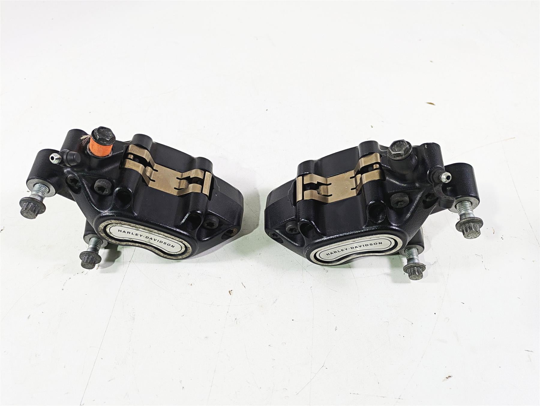 2018 Harley Softail FXFBS Fat Bob Front Brake Caliper Set 41300095 41300205 {{ shop.shopifyCountryName }} - Mototech271