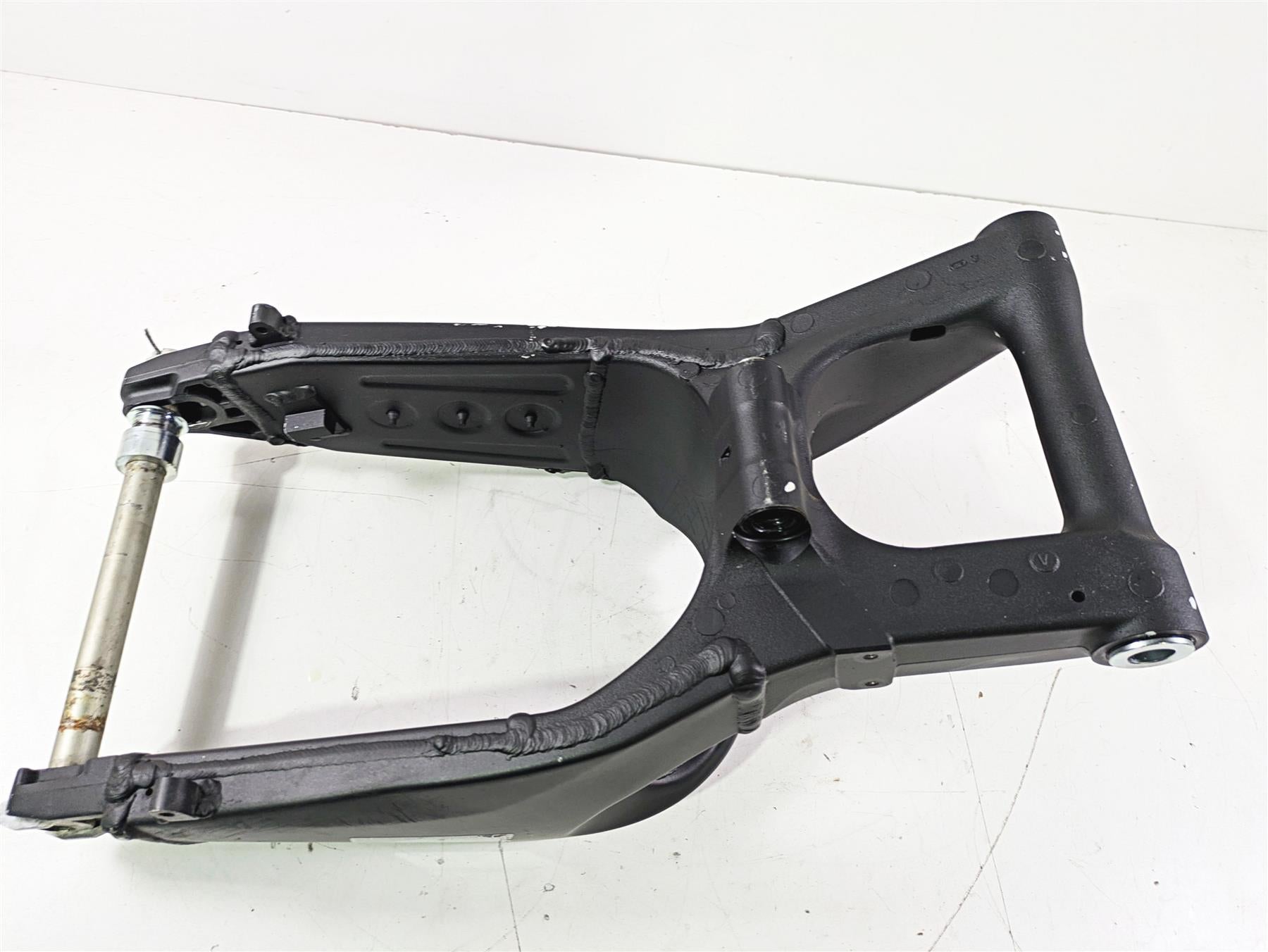 2024 Kawasaki ZX6R ZX636 Ninja Rear Swingarm Swing Arm - DENT 33001-0584 {{ shop.shopifyCountryName }} - Mototech271