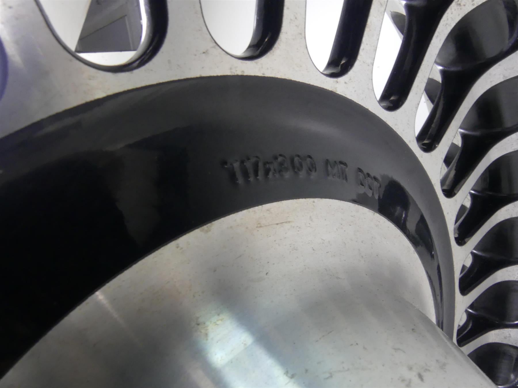 2011 Harley Touring FLTRU Road Glide 17x3 Straight Front Wheel Rim 43300161 {{ shop.shopifyCountryName }} - Mototech271
