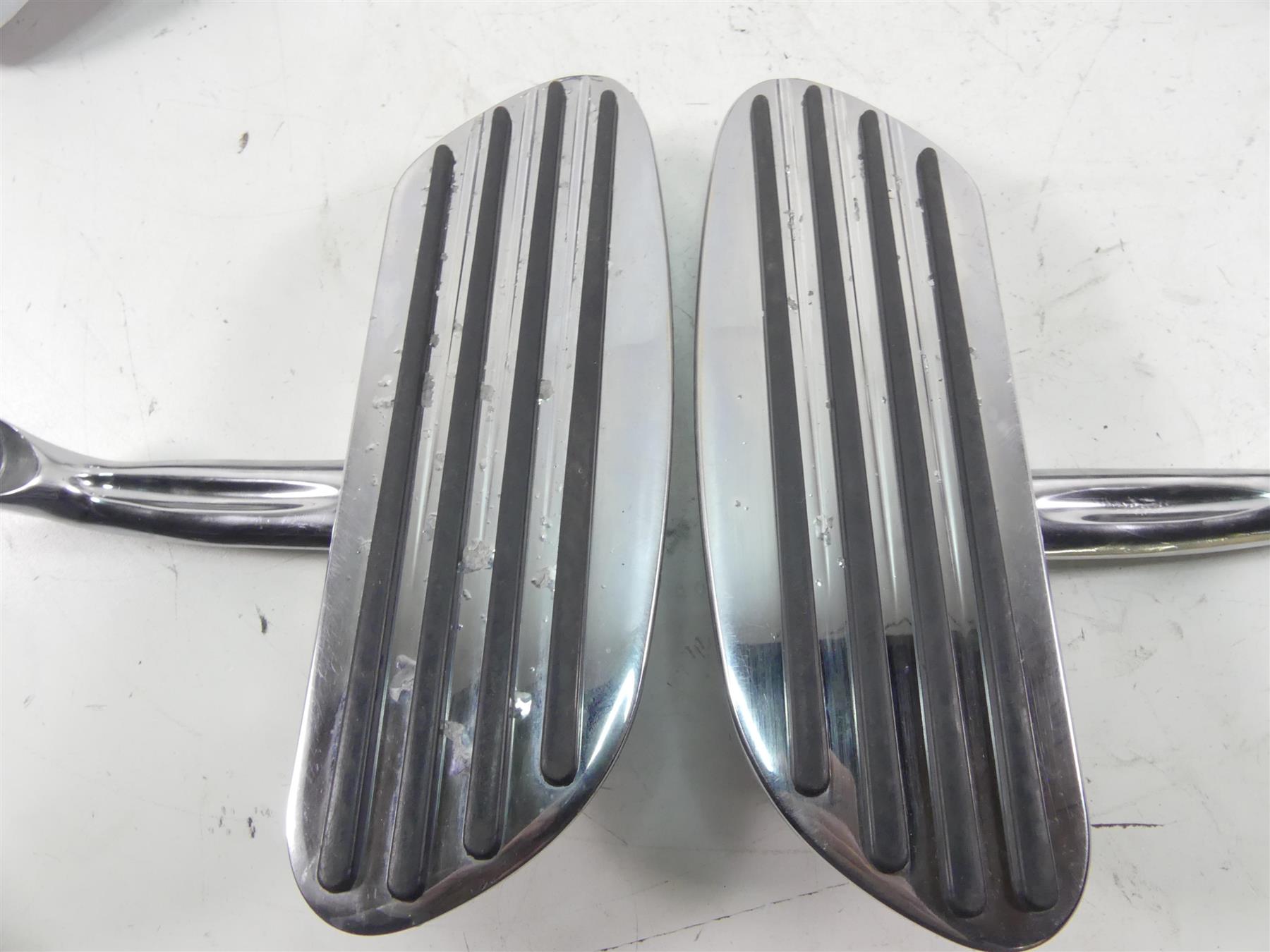2005 Harley Touring CVO FLHTCSE Electra Glide Chrome Floorboard Set 50688-04 {{ shop.shopifyCountryName }} - Mototech271