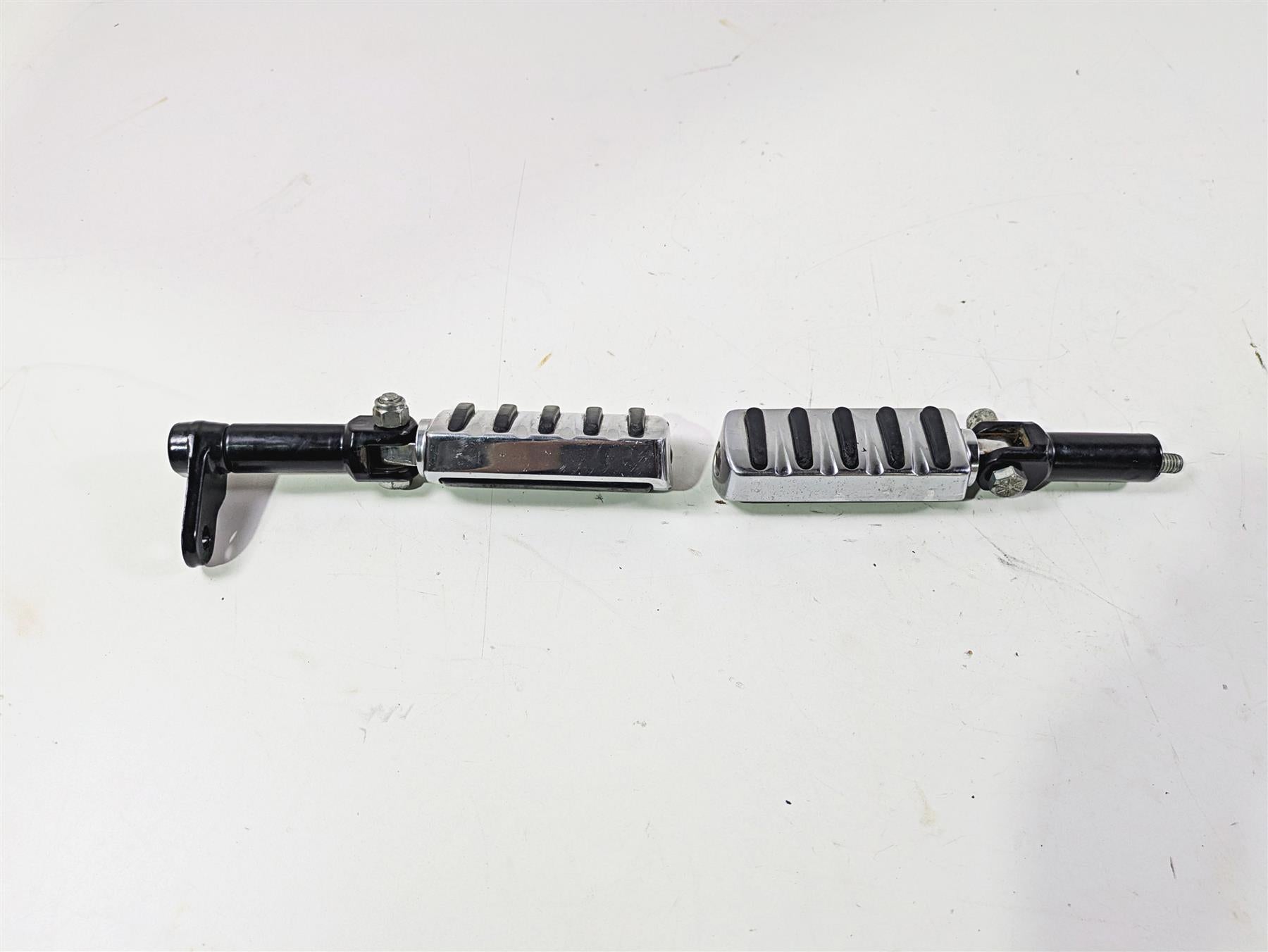 2014 Harley FLS Softail Slim Rear Passenger Footpeg Set 50932-08 {{ shop.shopifyCountryName }} - Mototech271
