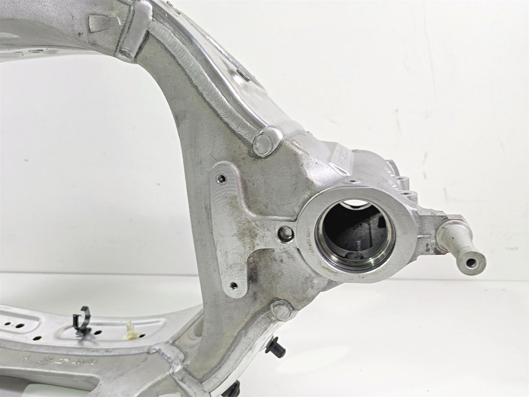 2017 Aprilia RSV 1100 Tuono V4 Factory Straight Main Frame Chassis With Salvage Tennessee Title 896962 {{ shop.shopifyCountryName }} - Mototech271