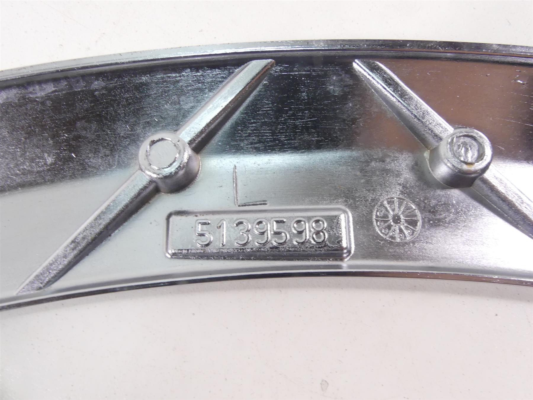 2020 Indian Roadmaster Rear Fender Side Chrome Struts Covers 5139599 5139598 {{ shop.shopifyCountryName }} - Mototech271