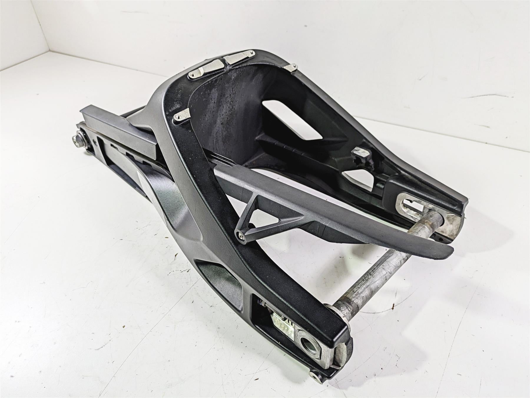 2019 BMW S1000XR K49 Swingarm Swing Arm & 28mm Rear Axle 33358560101 {{ shop.shopifyCountryName }} - Mototech271