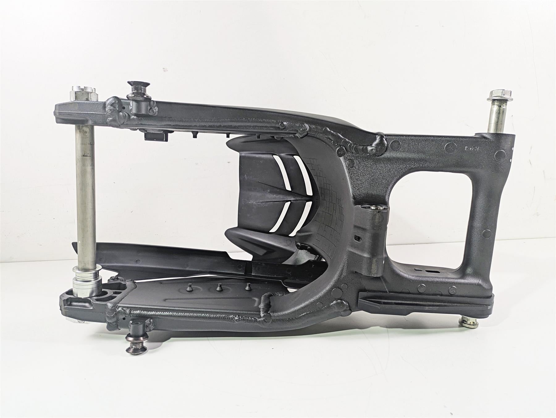 2024 Kawasaki ZX6R ZX636 Ninja Rear Swingarm Swing Arm Axle Set 33001-0584 {{ shop.shopifyCountryName }} - Mototech271