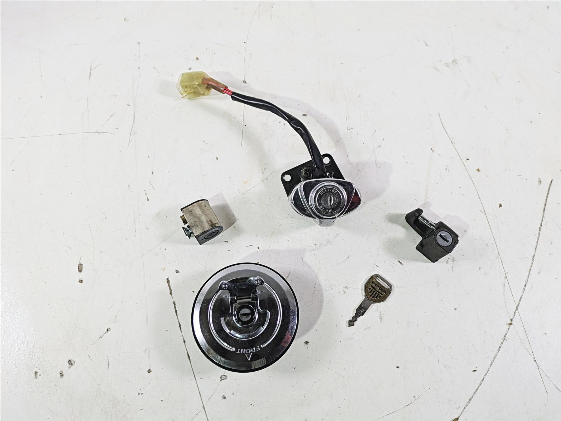 2002 Honda V-Twin VTX1800 C Ignition Switch Key Lock Set 35100-MCH-000 {{ shop.shopifyCountryName }} - Mototech271