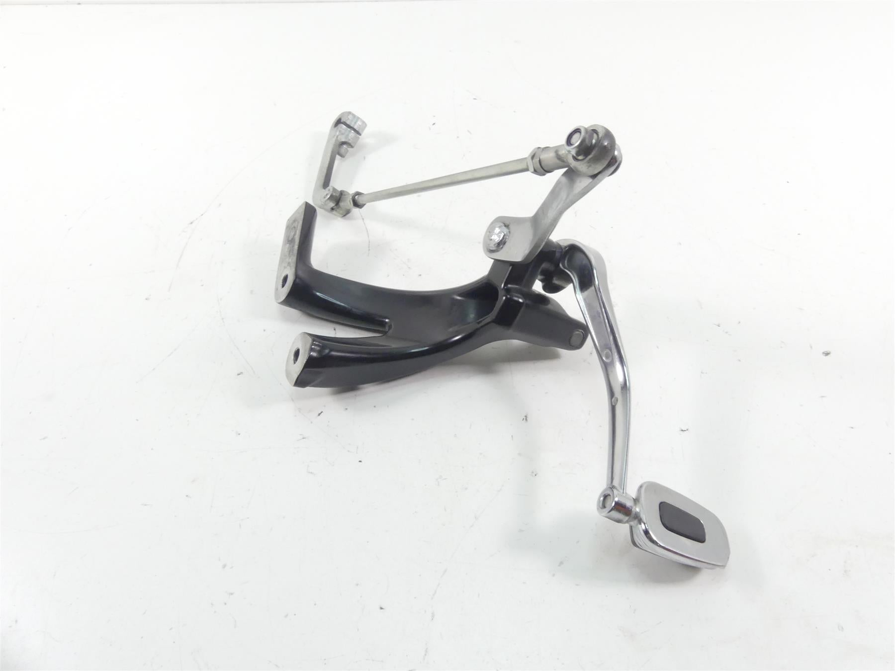2021 Harley Softail FLSB Sport Glide Left Foot Peg Mount & Shifter Set 33600134 {{ shop.shopifyCountryName }} - Mototech271