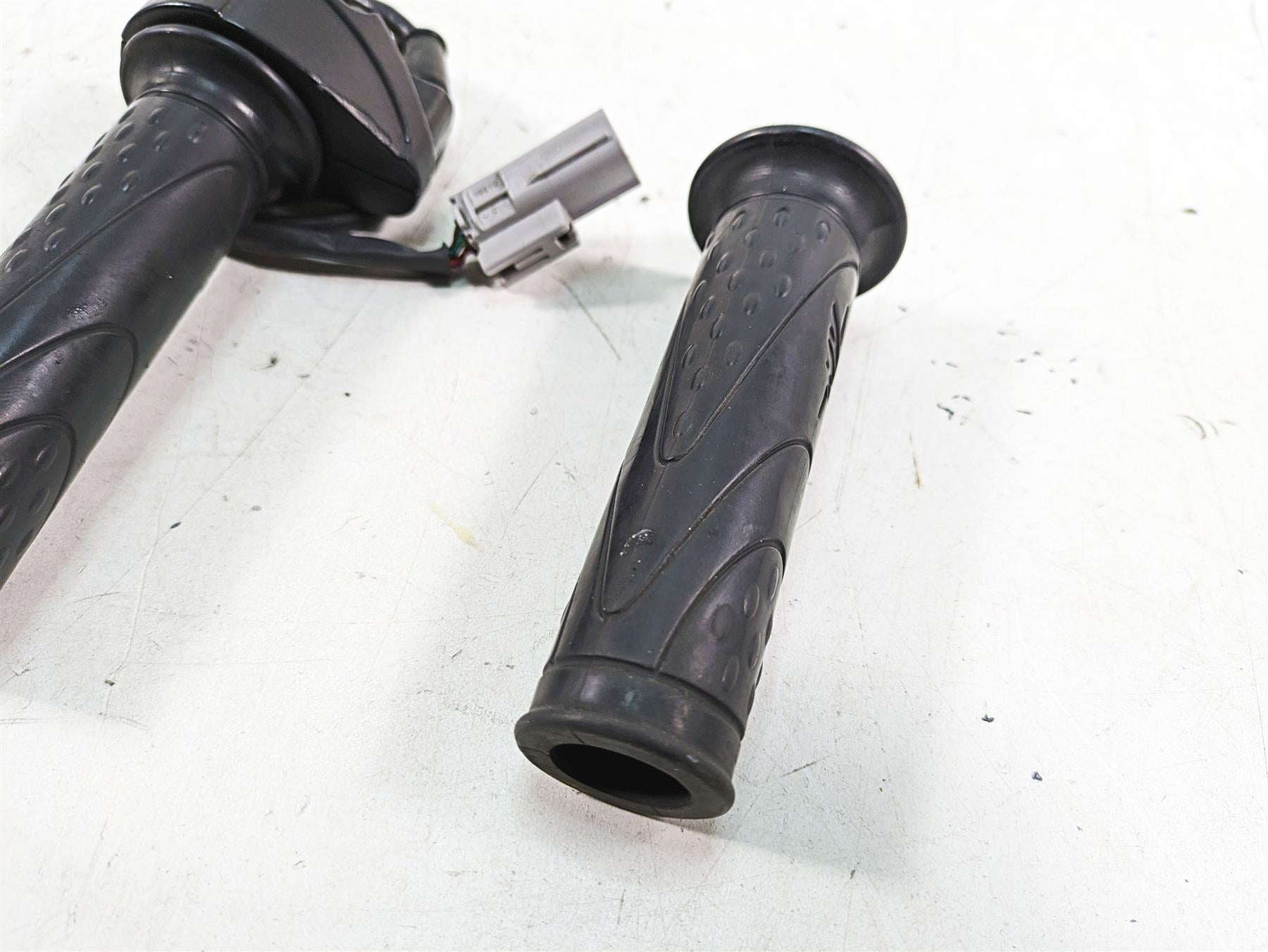 2013 MV Agusta F3 675 ERA Ride Fly By Throttle Sensor & Grips Set 8E00B5444 {{ shop.shopifyCountryName }} - Mototech271