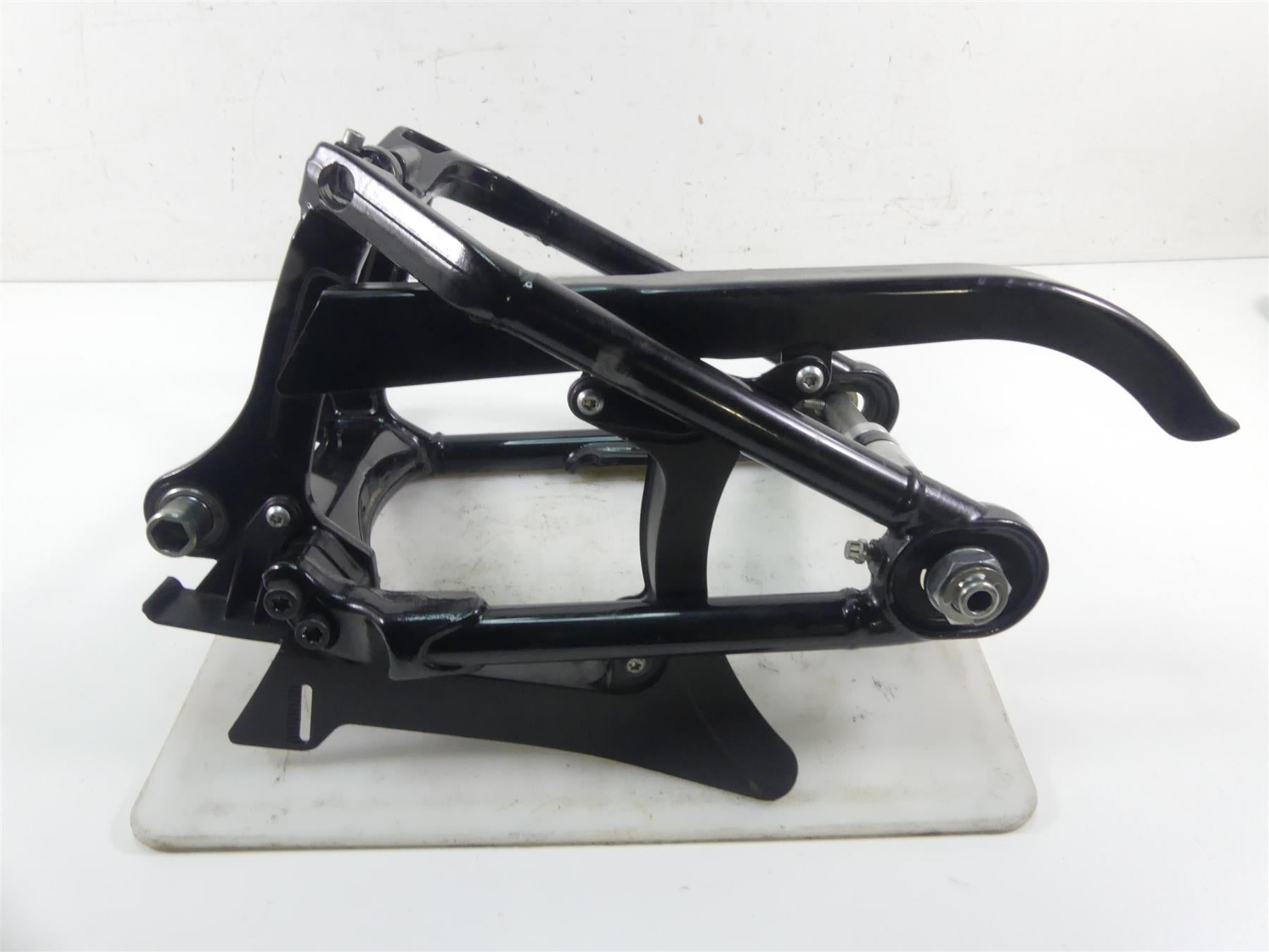2022 Harley Softail FXBBS Street Bob Swingarm Swing Arm + Axle 47400099BHP {{ shop.shopifyCountryName }} - Mototech271