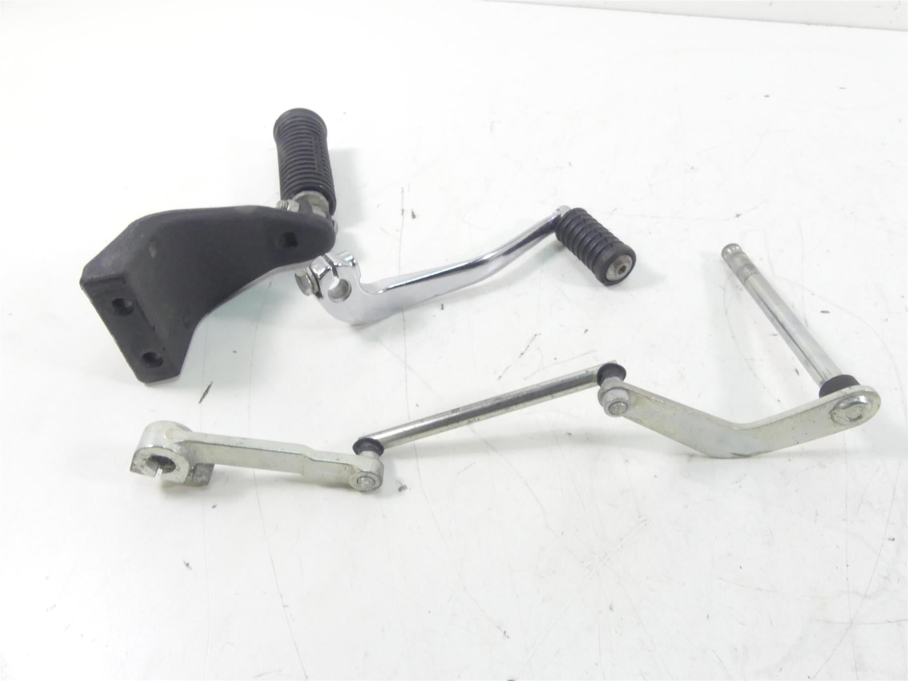 2009 Harley FXDF Dyna Fat Bob Front Left Mid Foot Control & Shifter 50667-07 {{ shop.shopifyCountryName }} - Mototech271