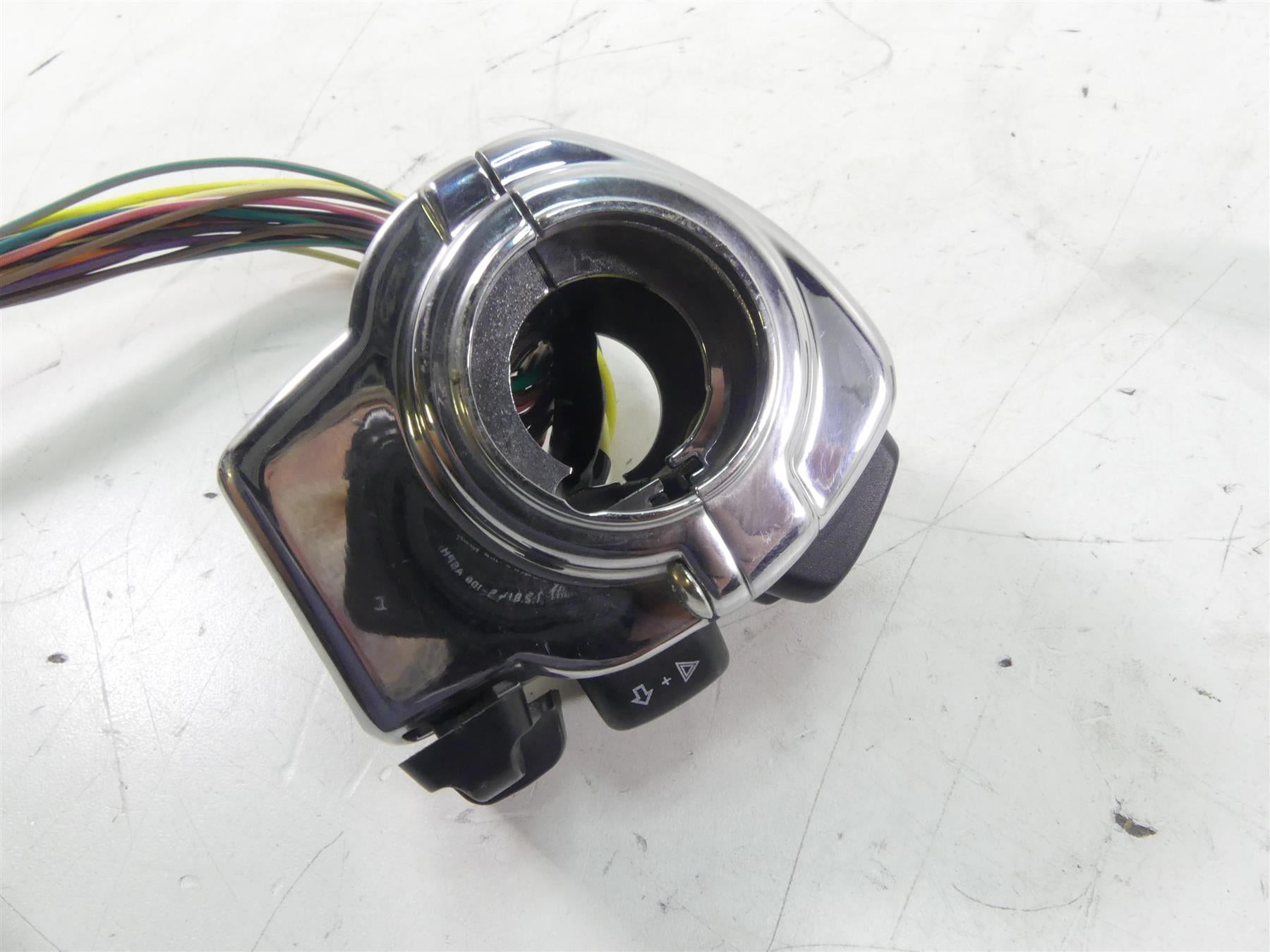 2007 Harley FLHTCU SE2 CVO Electra Glide Left Hand Control Switch 71682-06A {{ shop.shopifyCountryName }} - Mototech271