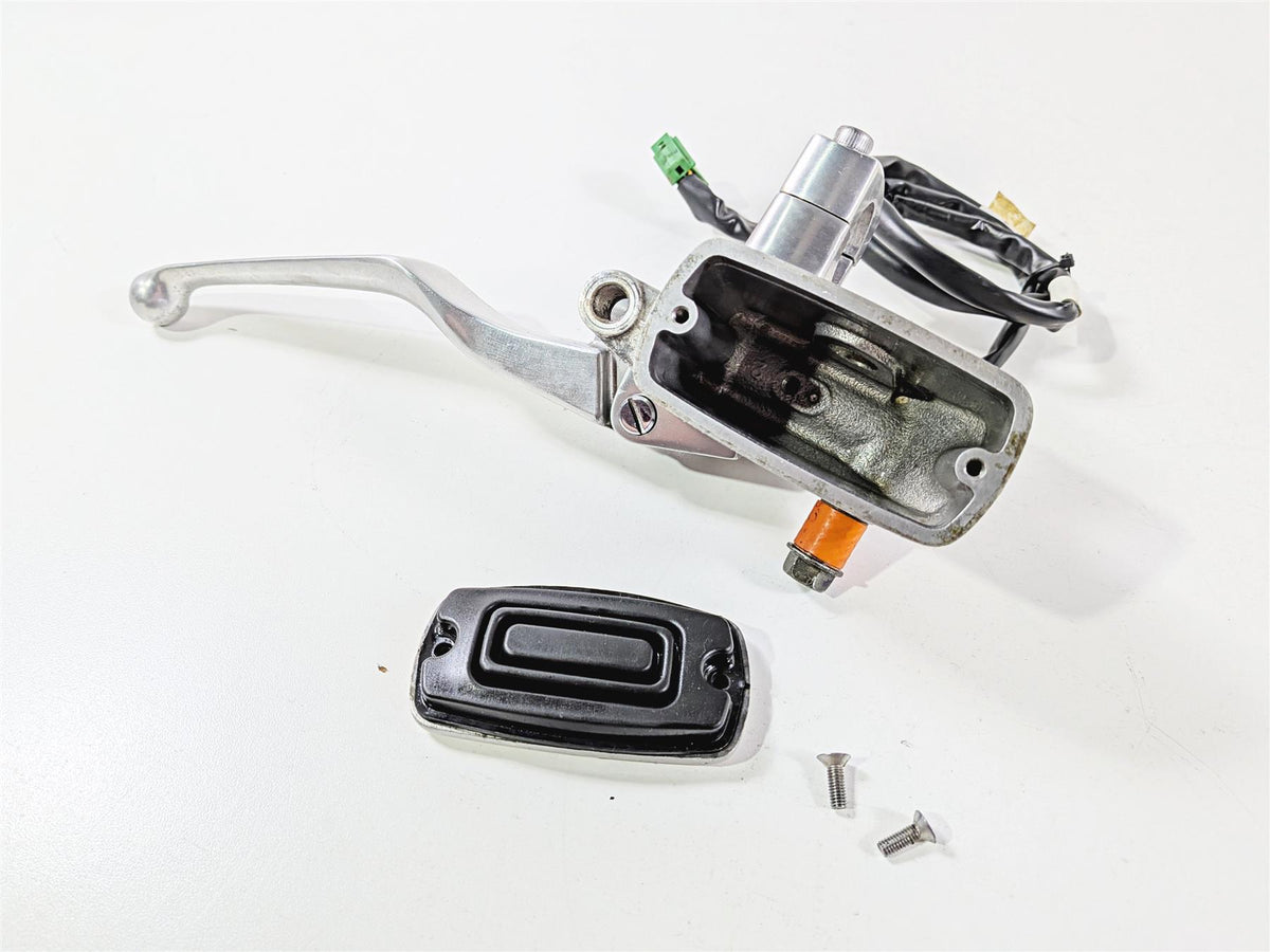 2006 Yamaha XVZ1300 Royal Star Front Brake Master Cylinder 4XY-W2587-01-00 {{ shop.shopifyCountryName }} - Mototech271