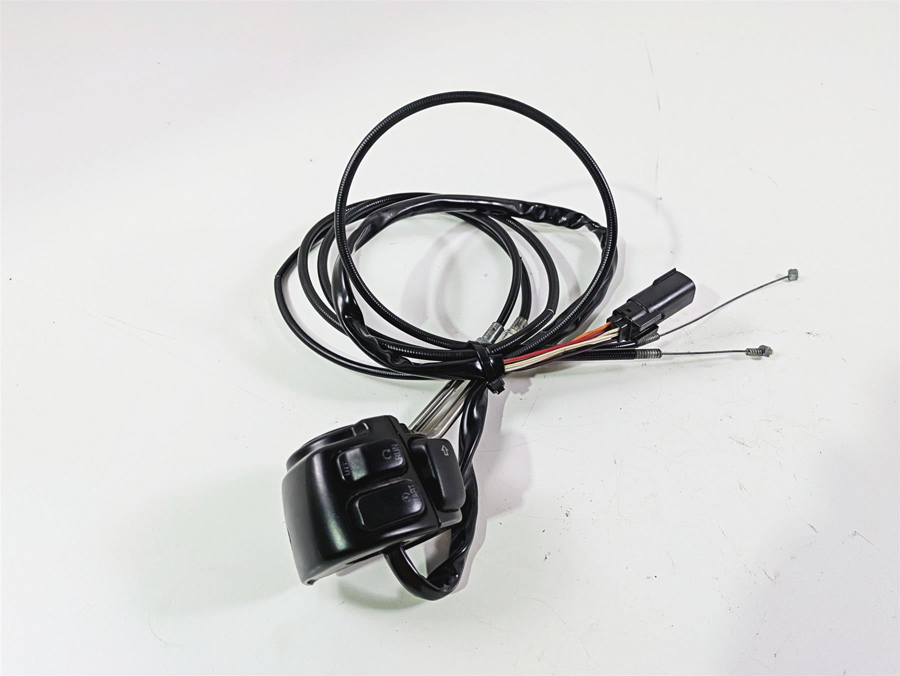 2009 Harley XR1200 Sportster Right Hand Control Switch Throttle -Read 71684-06A {{ shop.shopifyCountryName }} - Mototech271