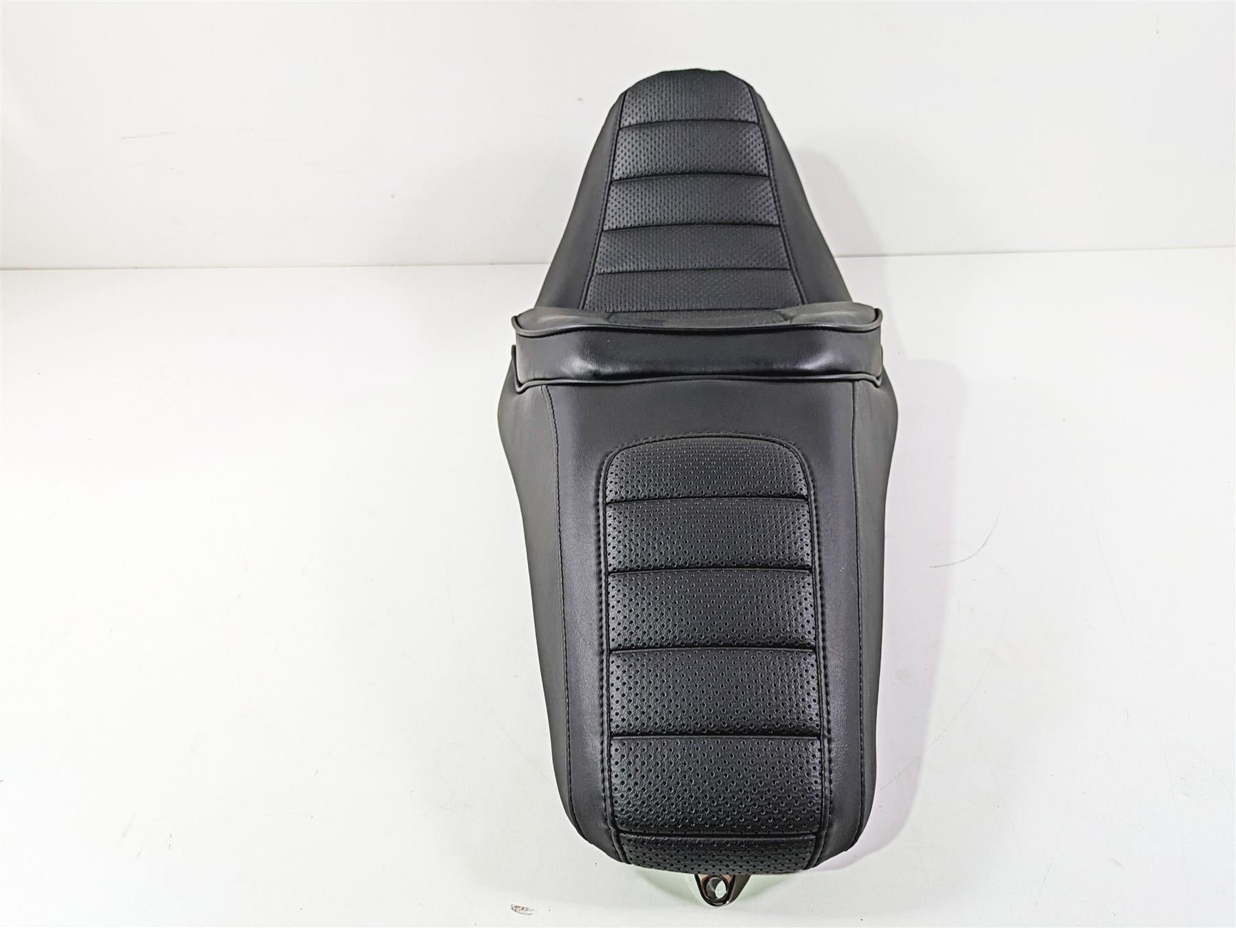 2014 Harley FXDL Dyna Low Rider Rider Driver Seat Saddle - Read 52000136 {{ shop.shopifyCountryName }} - Mototech271