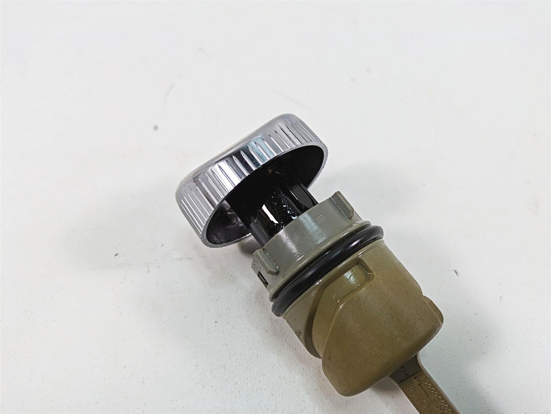 2006 Harley Sportster XL1200 Oil Tank Cap Dipstick Dip Stick 63000-04B {{ shop.shopifyCountryName }} - Mototech271