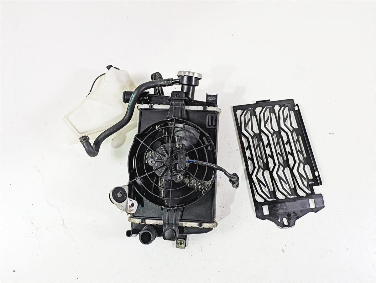 2015 BMW R1200 GS Adv K51 Right Radiator Fan Reservoir & Cover 17118546416 {{ shop.shopifyCountryName }} - Mototech271