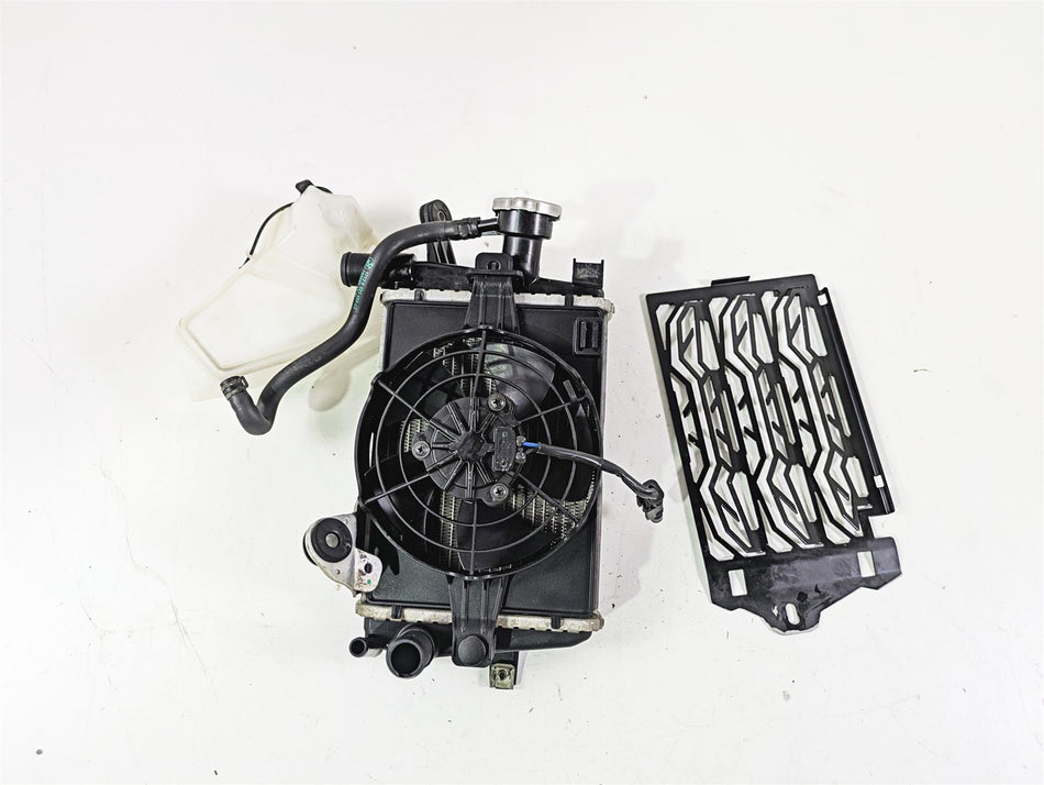 2015 BMW R1200 GS Adv K51 Right Radiator Fan Reservoir & Cover 17118546416 {{ shop.shopifyCountryName }} - Mototech271