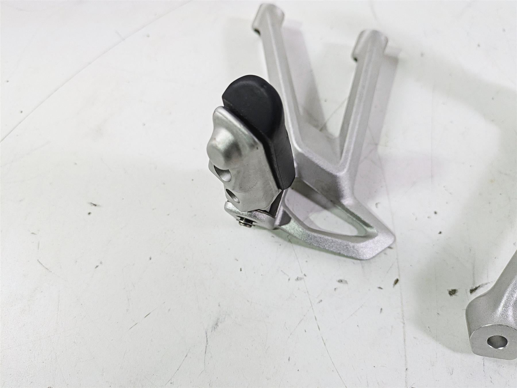 2016 BMW R1200RS K54 Passenger Footpeg Foot Peg Set 46718540798 46718540799 {{ shop.shopifyCountryName }} - Mototech271