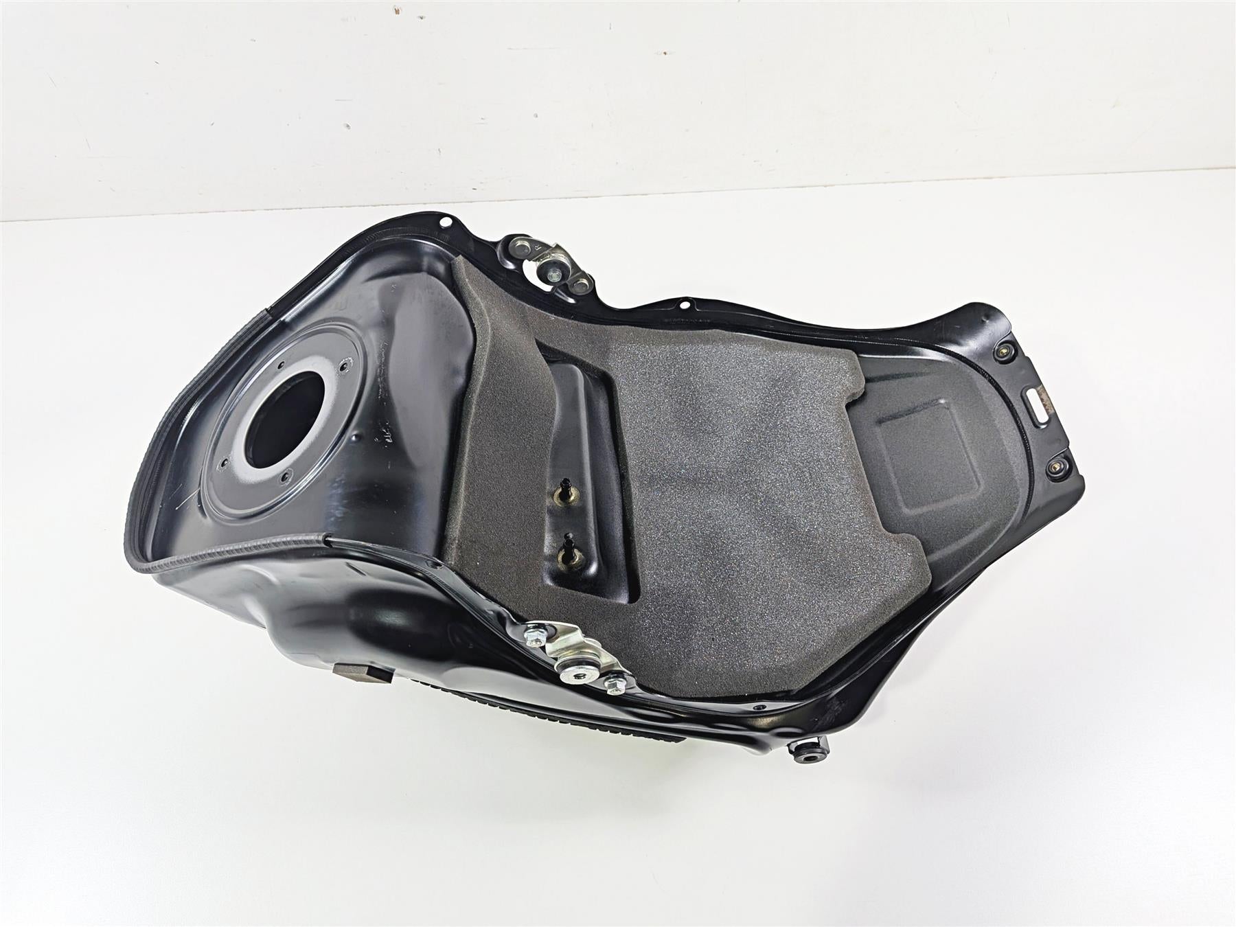 2023 Yamaha MT10 MTN1000 Fuel Gas Petrol Tank Lid & Key -No Dent B67-24110-01-P0 {{ shop.shopifyCountryName }} - Mototech271