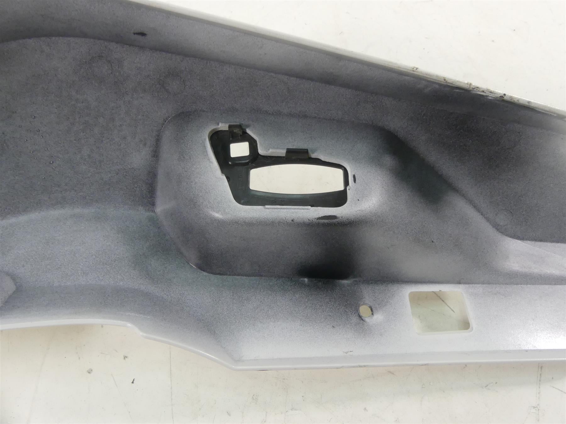 2017 BMW R1200RT K52 Left Tail Side Fairing Cover Alpinweiss 46638533567 {{ shop.shopifyCountryName }} - Mototech271