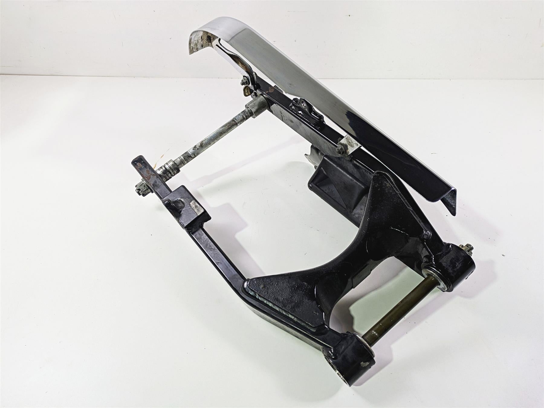 1999 Harley Dyna FXDL Low Rider Swingarm & Belt Guards 47820-90A {{ shop.shopifyCountryName }} - Mototech271