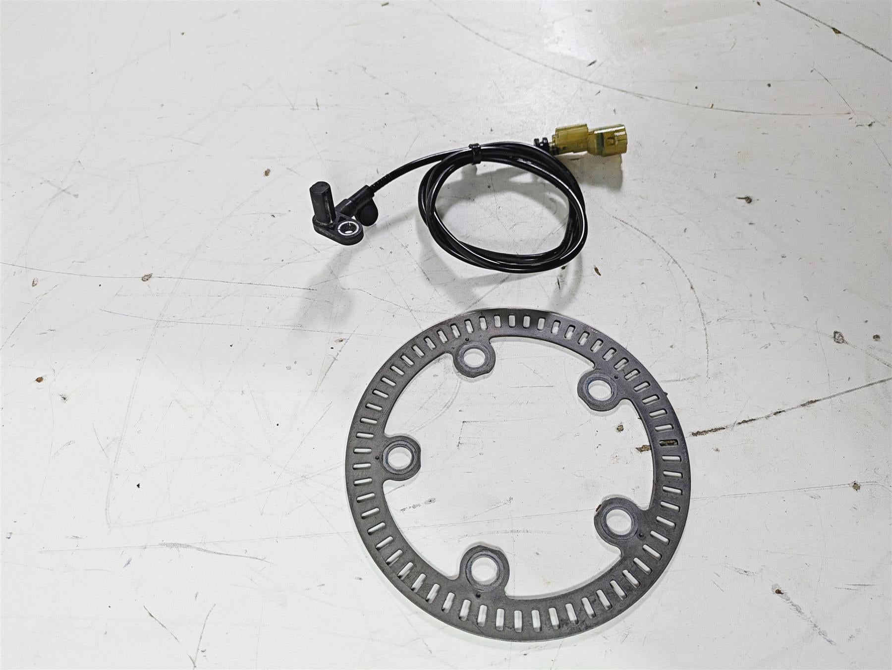 2019 Triumph Speed Triple RS 1050 Front Abs Brake Wheel Speed Sensor T2029270 {{ shop.shopifyCountryName }} - Mototech271