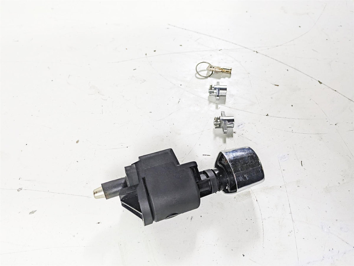 2007 Harley Touring FLHTCU SE CVO E-Glide Ignition Switch Key Lock Set 71572-06 {{ shop.shopifyCountryName }} - Mototech271