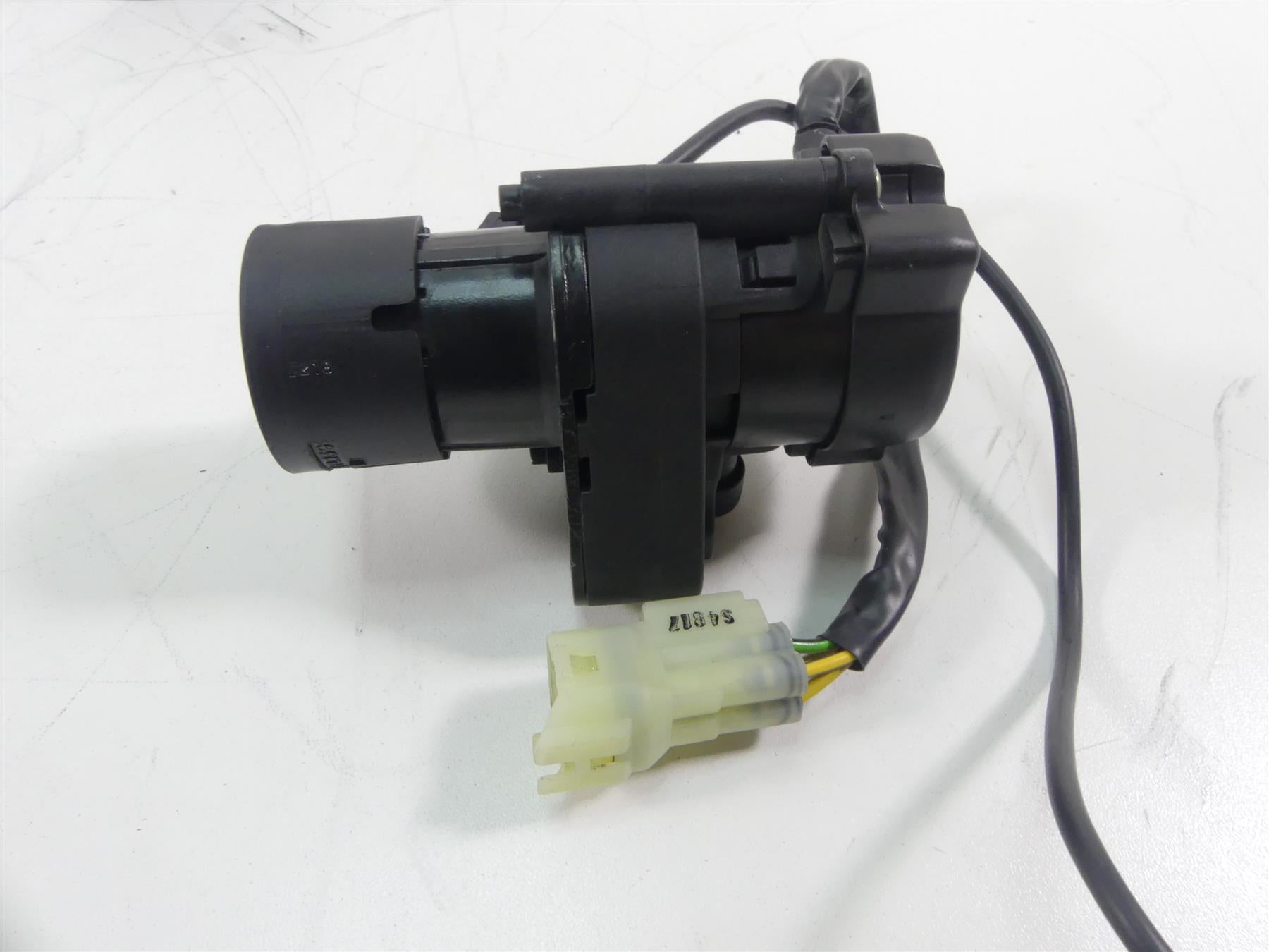 2018 Ducati Panigale 1100 V4 S Ignition Switch Seat Key Lock Gas Cap 59822131A {{ shop.shopifyCountryName }} - Mototech271