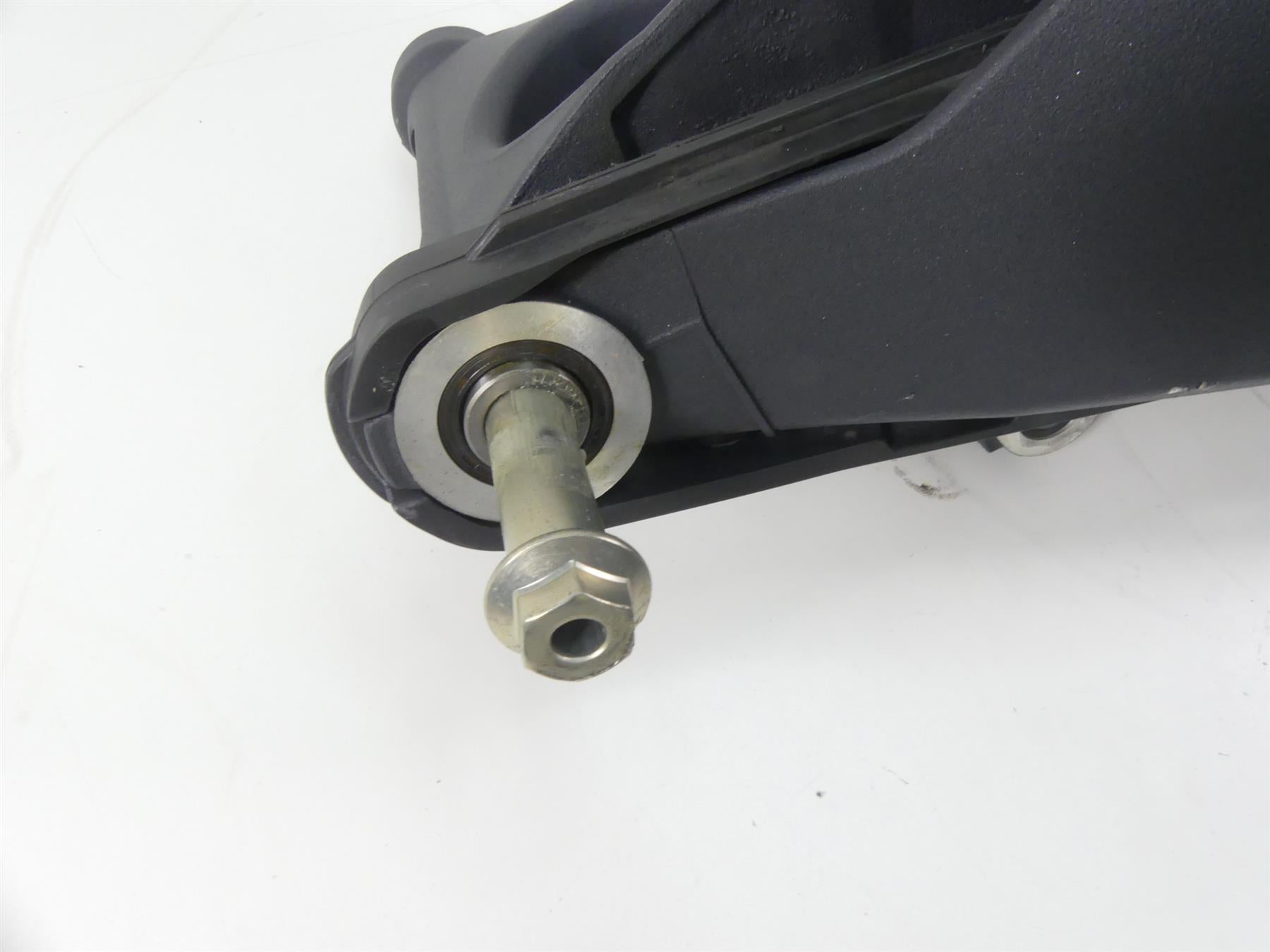 2015 Triumph 1050 Speed Triple R Rear Swingarm & Axle Set T2050897 T2012432 {{ shop.shopifyCountryName }} - Mototech271