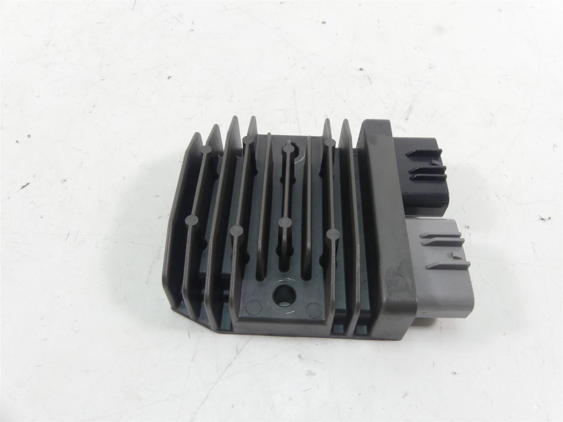 2017 Triumph Thruxton 1200R Rectifier Voltage Regulator T1300679 FH020AA {{ shop.shopifyCountryName }} - Mototech271