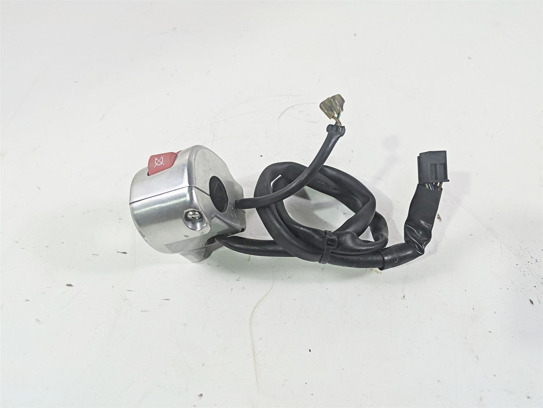 2006 Yamaha XVS650 V-Star Classic Right Hand Control Switch 5KS-83975-10-00 {{ shop.shopifyCountryName }} - Mototech271