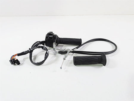 2024 Suzuki GSXR 600 Right Hand Control Switch & Throttle Grip 37200-47H30 {{ shop.shopifyCountryName }} - Mototech271
