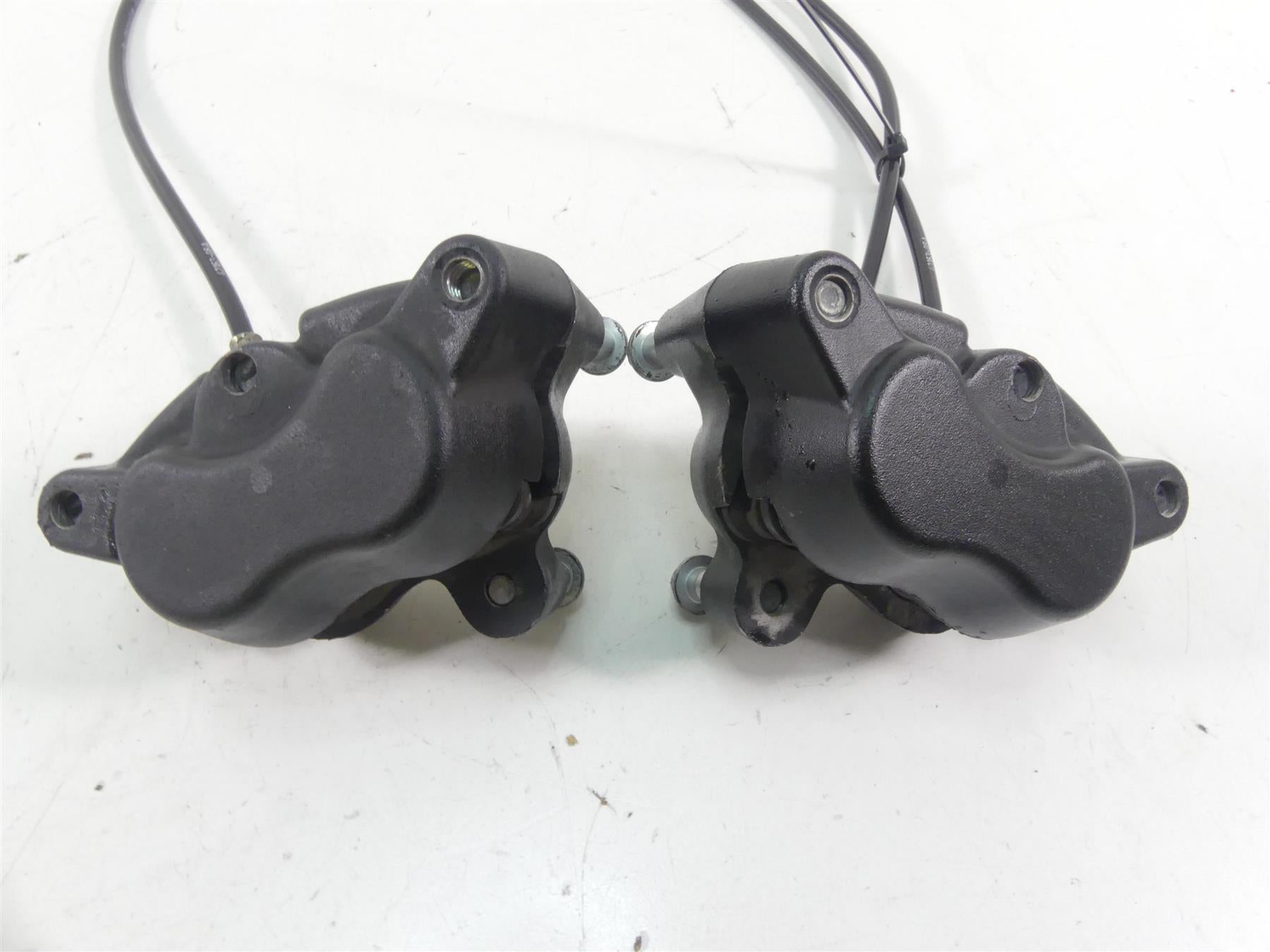 2015 Harley FXDF Dyna Fat Bob Front Brake Caliper + Line Set 41300001 41300002 {{ shop.shopifyCountryName }} - Mototech271