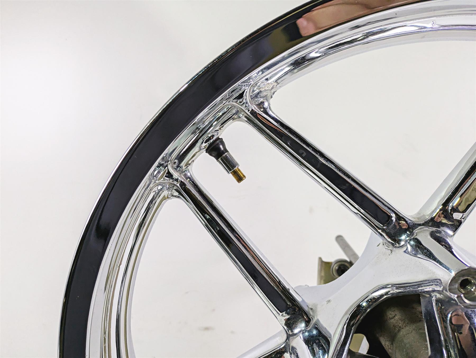 2013 Harley VRSCF Muscle Rod 19x3 Chrome Front Wheel Rim - Dent 43300079 {{ shop.shopifyCountryName }} - Mototech271