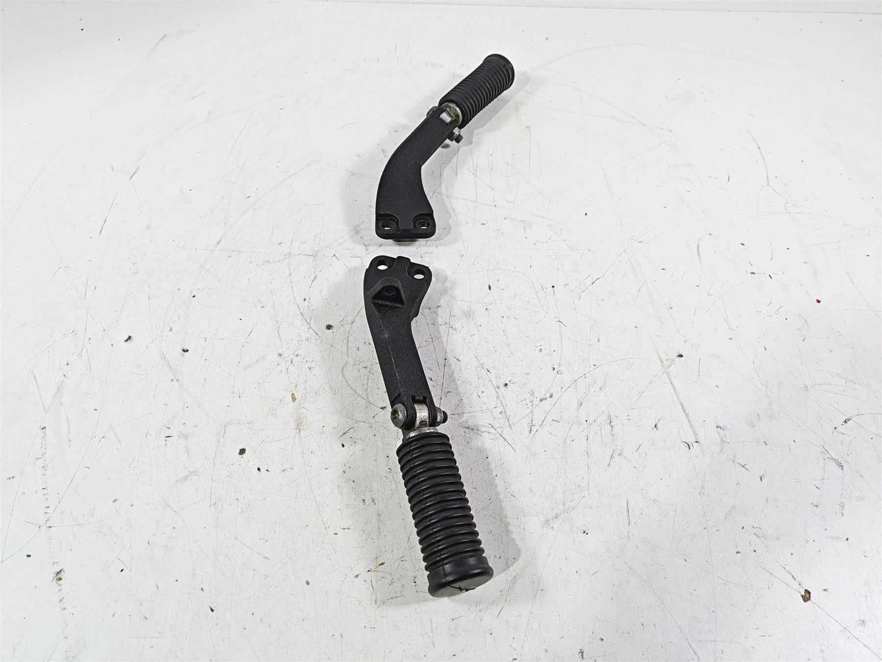 2013 Harley FXDWG Dyna Wide Glide Rear Passenger Footpeg Set 49230-06 49224-06A {{ shop.shopifyCountryName }} - Mototech271