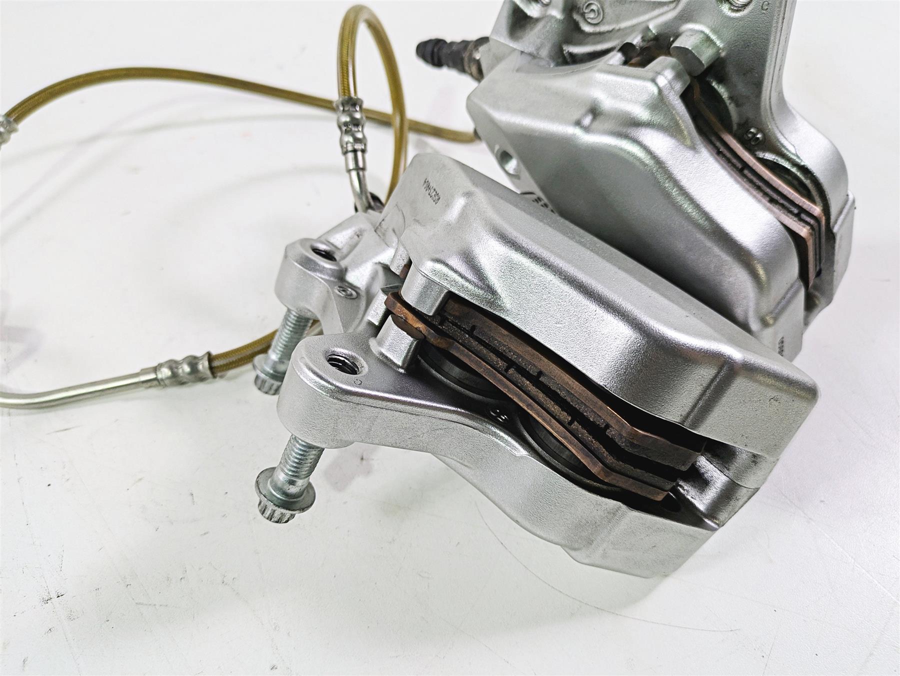 2006 Harley VRSCR Street V-Rod Front Brake Caliper Set Silver 44505-06A 44506-06 {{ shop.shopifyCountryName }} - Mototech271