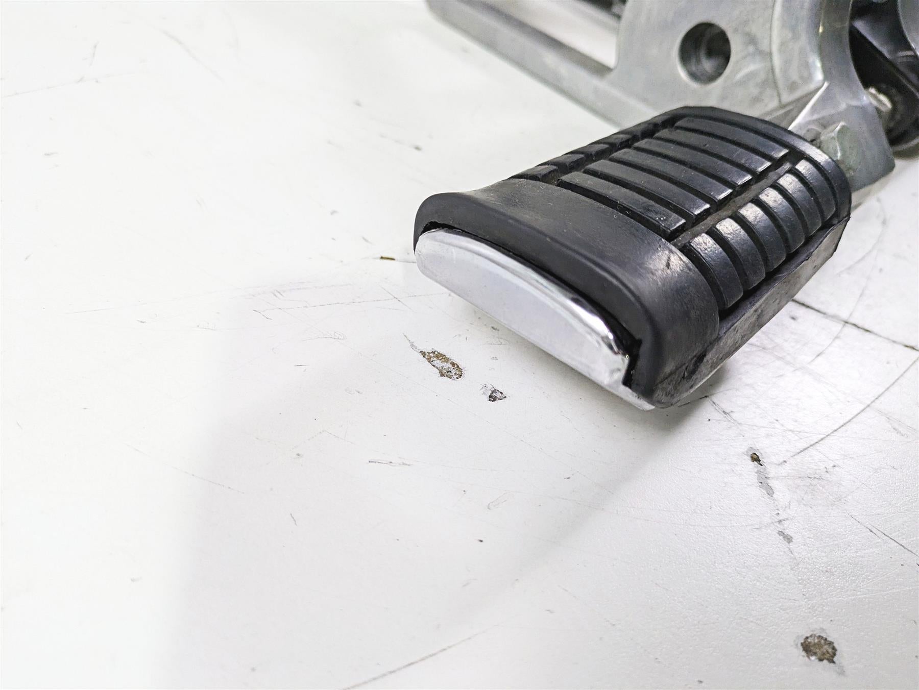1998 Moto Guzzi California 1100 EV Rear Passenger Footpeg Set GU29443550 {{ shop.shopifyCountryName }} - Mototech271