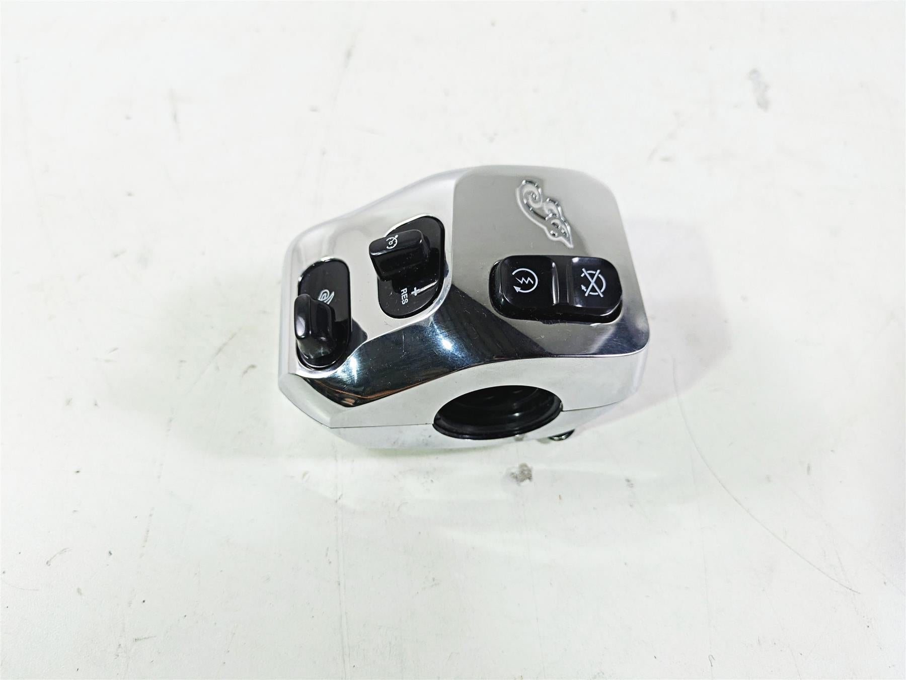 2018 Indian Chieftain Limited Chrome Right Hand Control Switch 4016911 4018445 {{ shop.shopifyCountryName }} - Mototech271