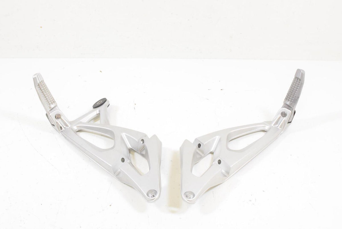 08 BMW K1200R K1200 R Sport K43 Passenger Footpeg Foot Peg Rest 46717660170 {{ shop.shopifyCountryName }} - Mototech271